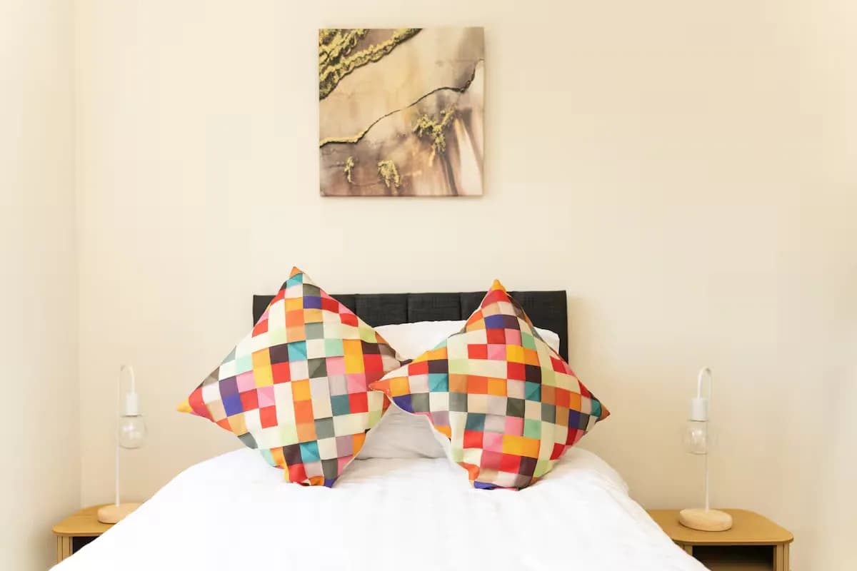 Single bed detail