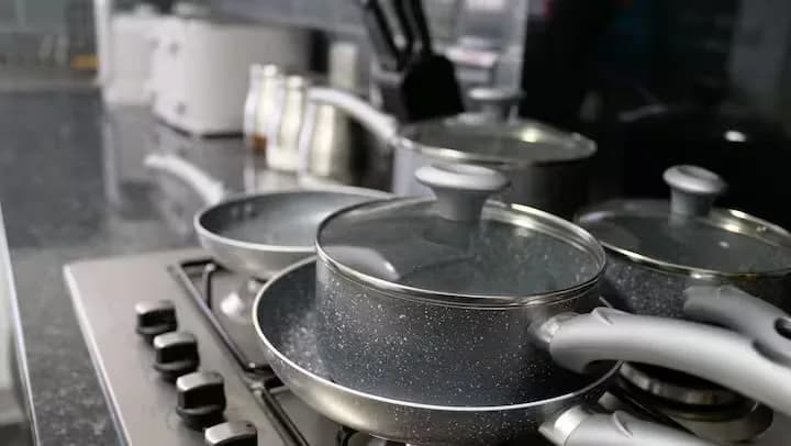 Cooker and cookware