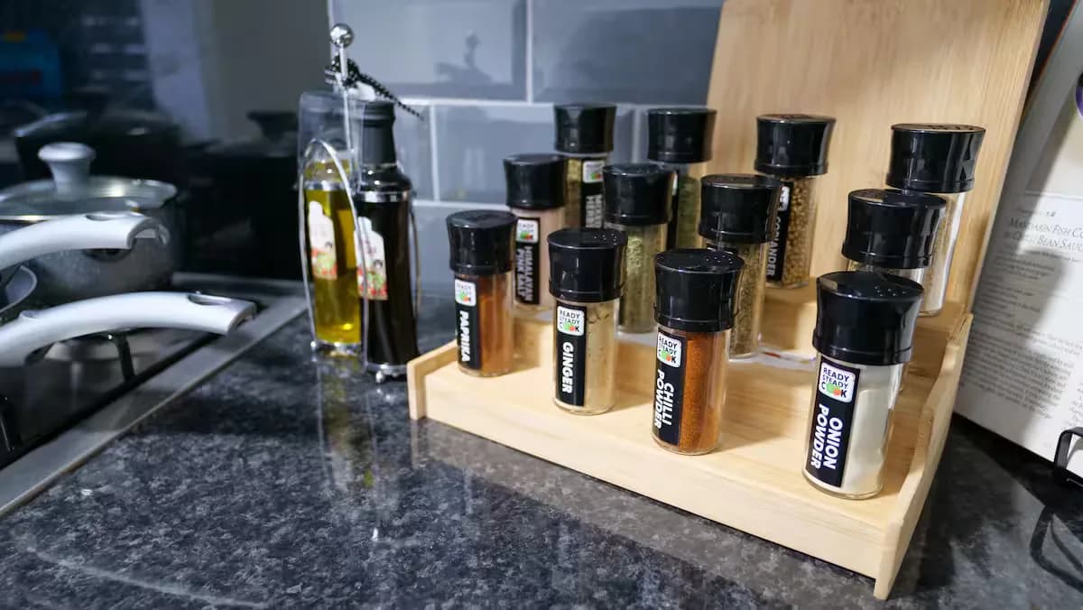 Kitchen seasoning rack