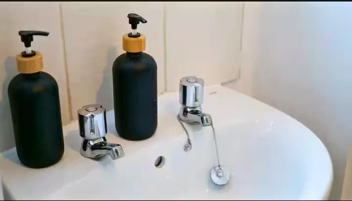 Bathroom basin